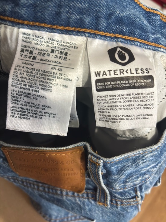 Levi’s Wedgie High Waist Rose Distressed Ripped Jeans Size 28 100% Cotton - Picture 8 of 9